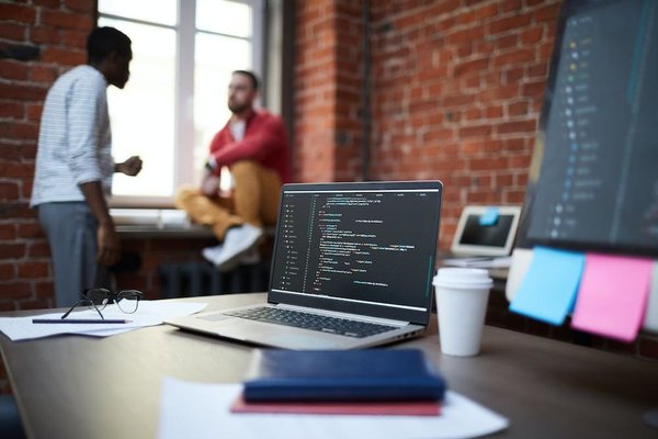 Quelles stratégies pour optimiser un algorithme de pathfinding dans un RTS complexe ?